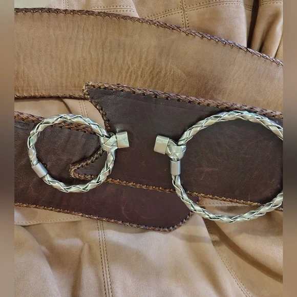 Brighton Wide Brown Leather Belt with Silver Braided Rings - Picture 2 of 6